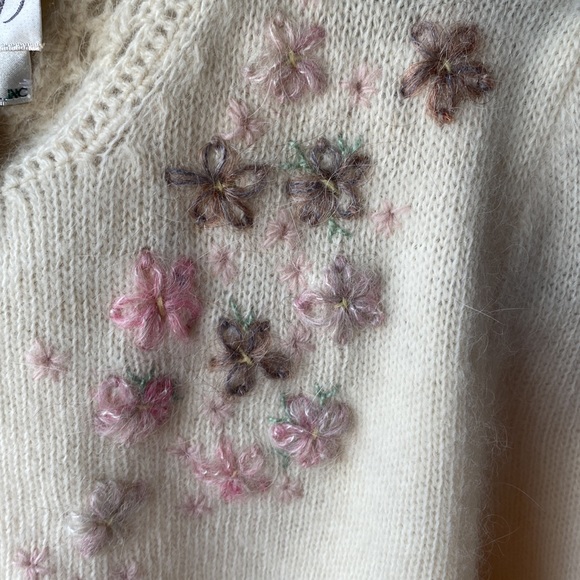 80s Embroidered Petite Fleurs Cream Angora Sweater - Picture 3 of 5
